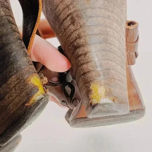 Frye Skye Sandals Brown Leather Chunky Heels Flower Cutouts Rivets Size 9 - Picture 14 of 14